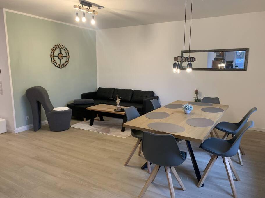 Modern Am Bowlingcenter Garten U Terrassenueberdachung * Werlte